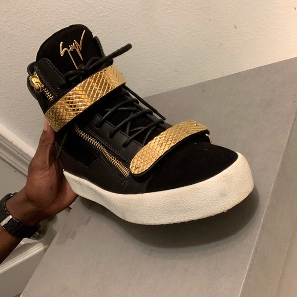 Worn Once - Picture 2 of 3